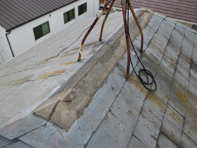 稲美町の既存棟板金と木下地の撤去